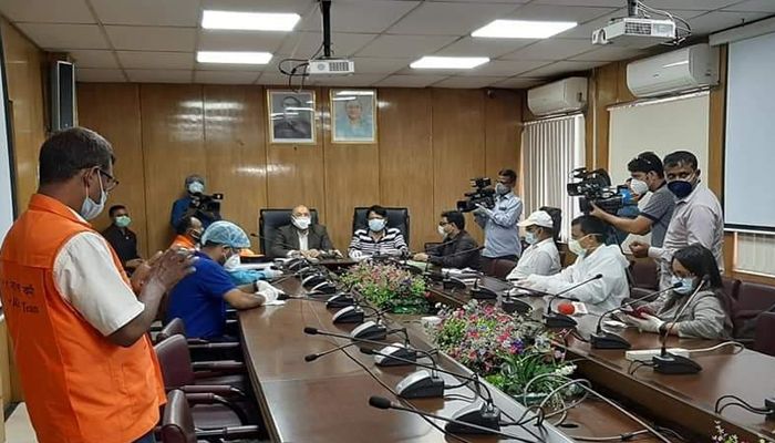 উপকূলীয় অঞ্চলে সতর্কতা জারি