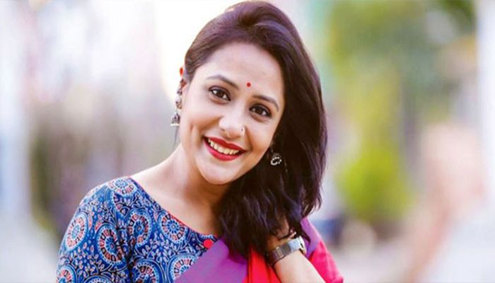 ‘আড়ালের গুনগুন’ নিয়ে হাজির অপি করিম 