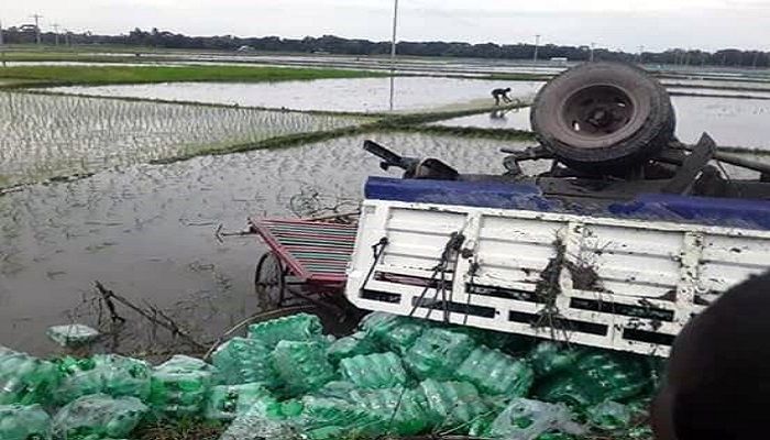 কুমিল্লায় পানির পিকআপ খাদে পড়ে বিক্রয়কর্মী নিহত
