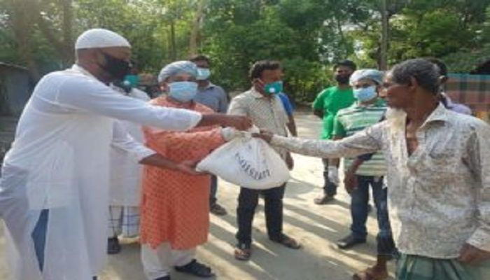 গফরগাঁওয়ে বিএনপির ত্রাণ বিতরণ