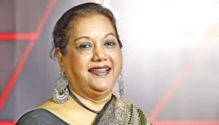 চিত্রগ্রাহকদের জন্য কবরীর ১ লাখ টাকা অনুদান 