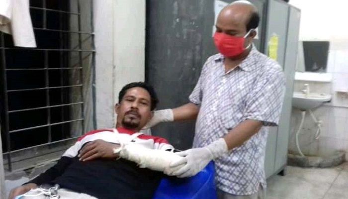 লালমনিরহাটে কারারক্ষীদের হামলায় সাংবাদিক আহত