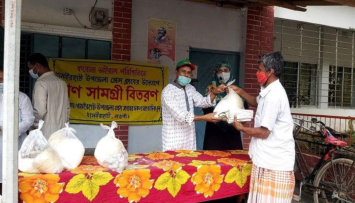 ধামইরহাট উপজেলা প্রেসক্লাবের খাদ্যসামগ্রী বিতরণ