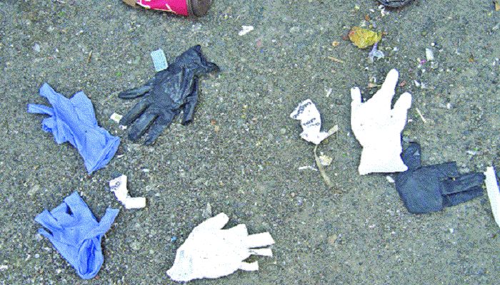 আতঙ্ক বাড়াচ্ছে করোনা সুরক্ষা সামগ্রীর বর্জ্য