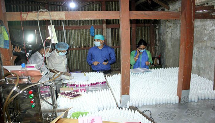 বরিশালে নকল ওষুধ তৈরির কারখানার সন্ধান