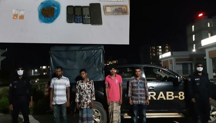 বরিশালে গাঁজা ও ইয়াবাসহ ৪ যুবক গ্রেফতার