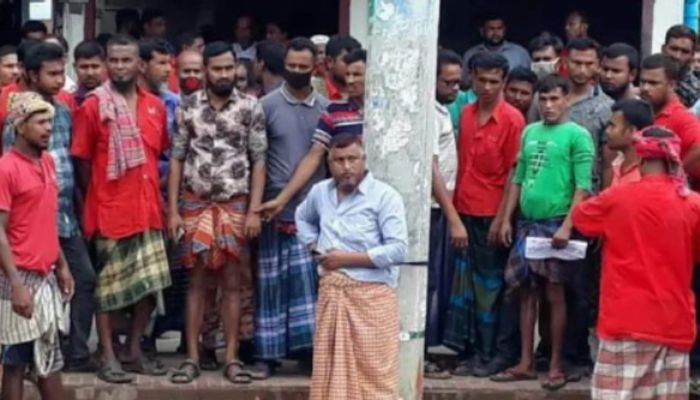 অর্থ আত্মসাতের অভিযোগ সর্দারকে বেঁধে রাখলো শ্রমিকরা