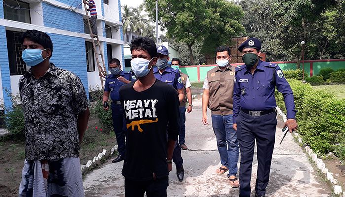 চাঁপাইনবাবগঞ্জে বৃদ্ধা হত্যার রহস্য উদ্ঘাটন, জামাতাসহ গ্রেফতার ৩