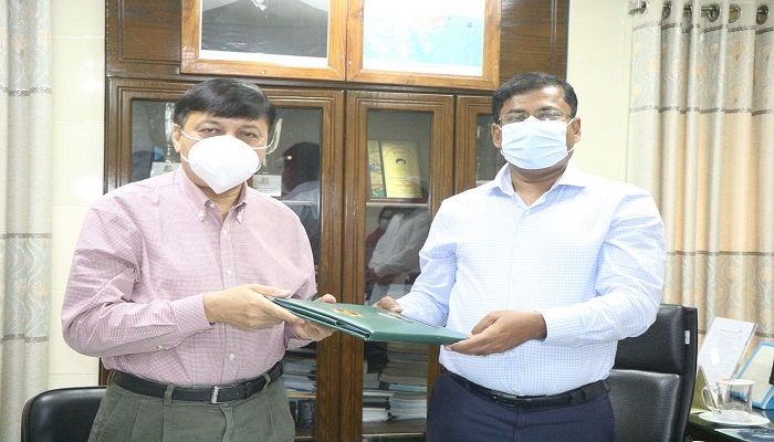 বরিশালের নতুন বিভাগীয় কমিশনারের দায়িত্ব গ্রহণ