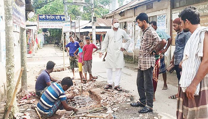 মেয়রের নির্দেশে পরিকল্পিত ড্রেন ও কালভার্ট নির্মাণ