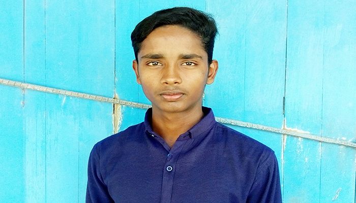 বাবার সাথে তাঁতের কাজ করেও জিপিএ ৫ পেলো রানা