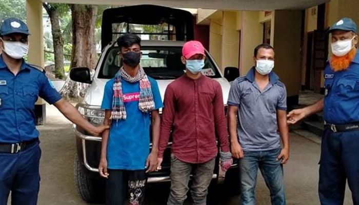 মানিকগঞ্জে ফসলি জমি থেকে মাটি কাটার দায়ে জরিমানা