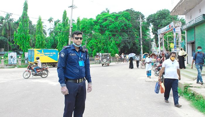 মানিকগঞ্জের রেড জোনে কঠোর অবস্থানে প্রশাসন