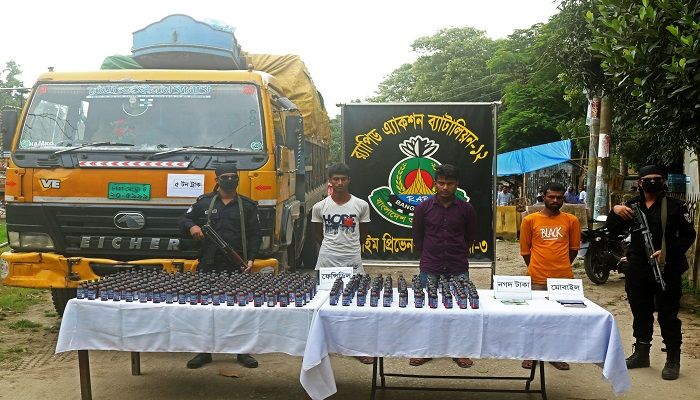টাঙ্গাইলে ফেনসিডিলসহ ৩ মাদক ব্যবসায়ী আটক