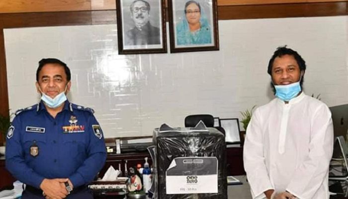 পুলিশের পাশে গানবাংলা পরিবার