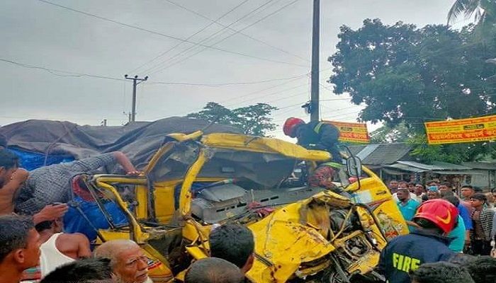 ময়মনসিংহে ২ ট্রাকের সংঘর্ষে চালক নিহত