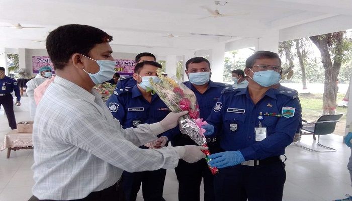 নাটোরে করোনা জয়ী ২৩ পুলিশ সদস্যকে সংবর্ধনা