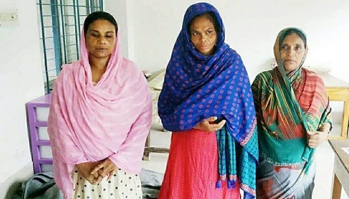 ক্রেতা সেজে স্বর্ণের দোকানে চুরি: আটক ৩ নারী