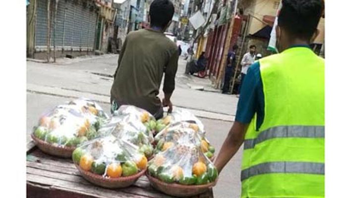 করোনা রোগীদের বাসায় ফল পাঠাচ্ছেন ডিএসসিসি মেয়র 
