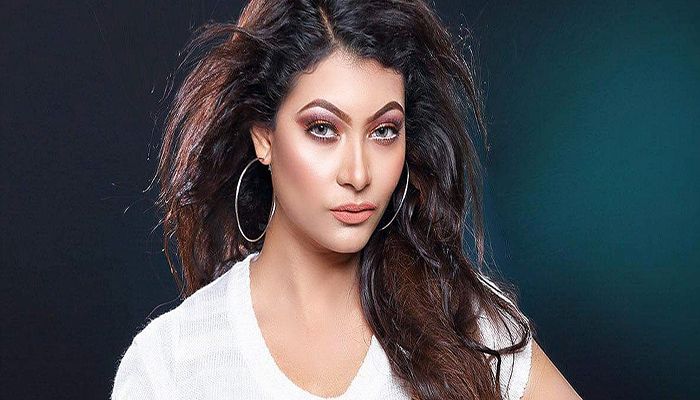 ঝুঁকি নিয়েই কাজ করতে হবে: দোলন দে