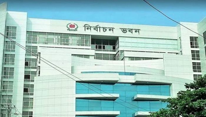 নয়া বিতর্কে ইসি