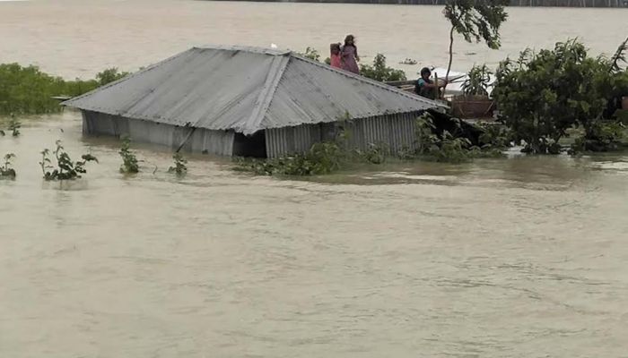বন্যায় দেশের ১৮ জেলা প্লাবিত, ৮ জনের মৃত্যু