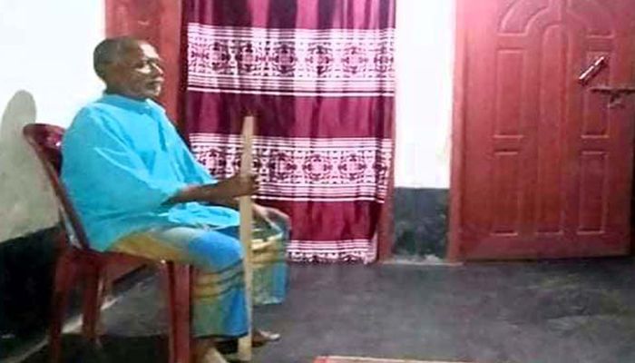 জমি নিয়ে বিরোধ, মেয়েদের নিরাপত্তায় প্রহরী