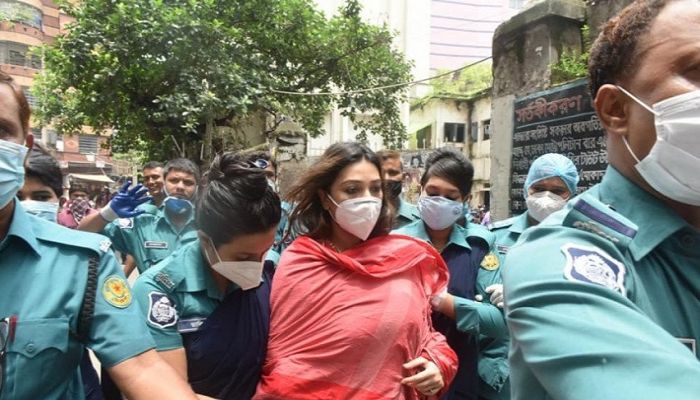 ডিবি কার্যালয়ে ডা. সাবরিনা, চলছে জিজ্ঞাসাবাদ