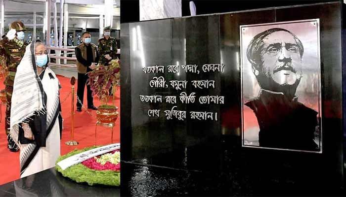 বঙ্গবন্ধুর প্রতিকৃতিতে প্রধানমন্ত্রীর শ্রদ্ধা