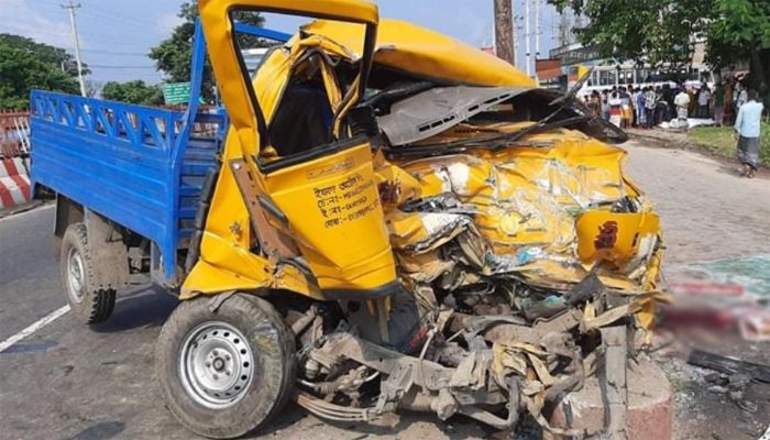 ধামরাইয়ে বাস-পিকআপ ভ্যান সংঘর্ষে নিহত ৩