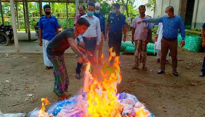 এক লাখ মিটার কারেন্ট জাল পোড়ালেন ইউএনও