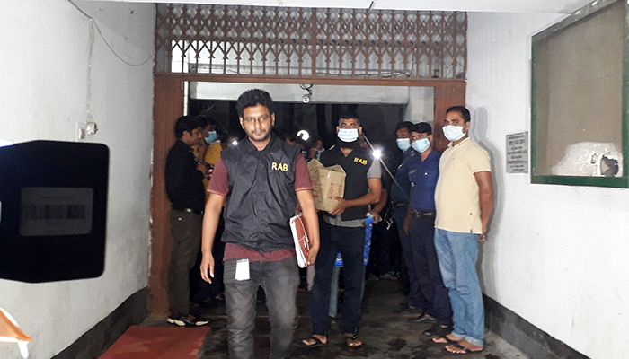 সিনহা হত্যা: ২৯ ডিভাইস র‍্যাবের কাছে হস্তান্তর