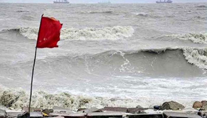 সমুদ্র বন্দরসমূহে তিন নম্বর সতর্কতা সংকেত 