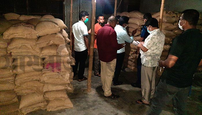 আ.লীগ নেতার গুদাম থেকে সরকারি চাল জব্দ