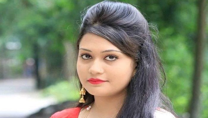 ডিগ্রি পরীক্ষায় চার বিষয়ে অকৃতকার্য মিন্নি