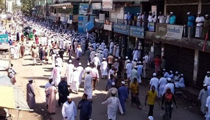 হাটহাজারী মাদ্রাসায় আহমেদ শফীর মরদেহ