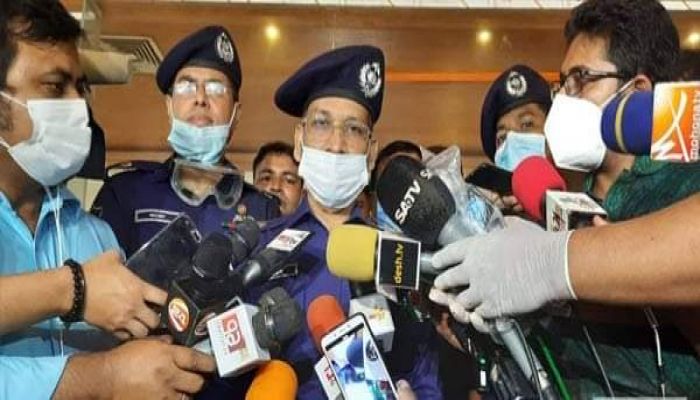 দগ্ধদের দেখতে ঢামেক বার্ন ইউনিটে নারায়ণগঞ্জ পুলিশ সুপার