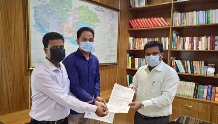 সারাদেশে অনার্স মাস্টার্স শিক্ষকদের স্মারকলিপি প্রদান