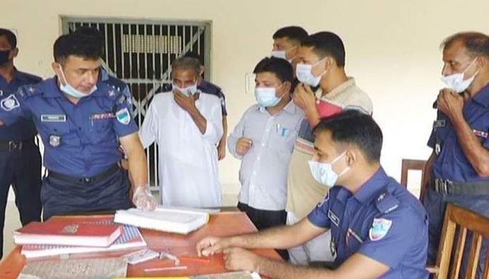 চাল আত্মসাৎ করে কারাগারে ইউপি চেয়ারম্যান