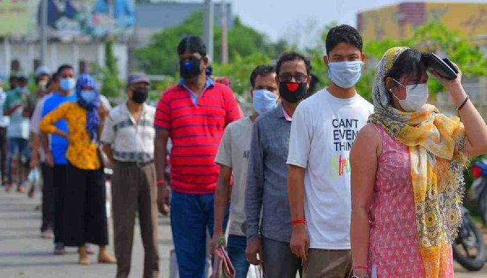 ভারতে নিয়ন্ত্রণের বাইরে চলে যাচ্ছে করোনা