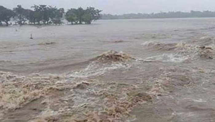 বিপদসীমার ওপরে ৪ নদীর পানি 