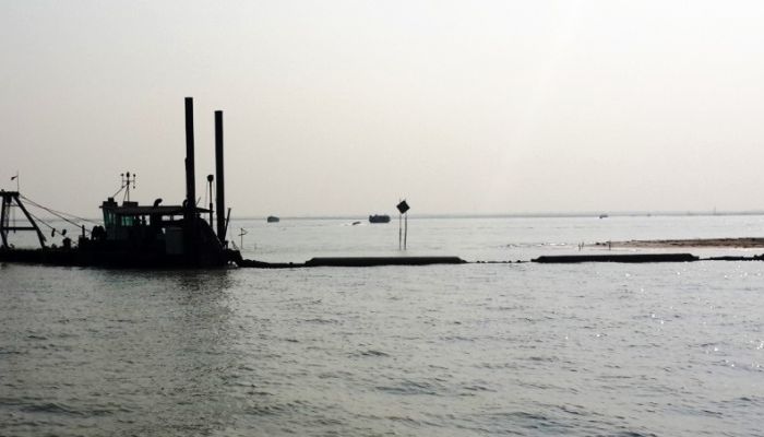 ৩ মাস ধরে ড্রেজিং, কমছে না নাব্যতা সংকট