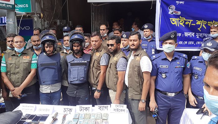 যশোরে ডাকাতির ঘটনায় ৯ লাখ টাকা উদ্ধার, গ্রেফতার ৭