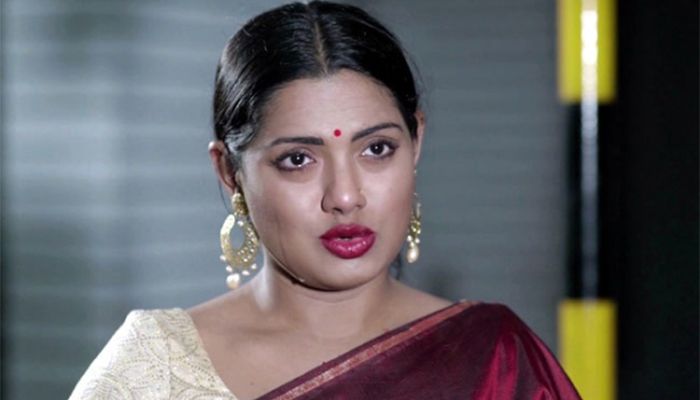 ধর্মীয় অনুভূতিতে আঘাত, তিশাকে আইনি নোটিশ