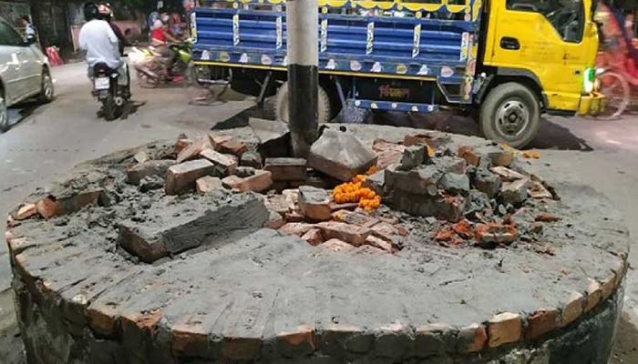 ভেঙে ফেলা হলো আবরার ফাহাদ স্মৃতিস্তম্ভ