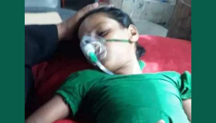  লক্ষ্মীপুরে পতাকার স্ট্যান্ড মাথায় পড়ে স্কুলছাত্রীর মৃত্যু