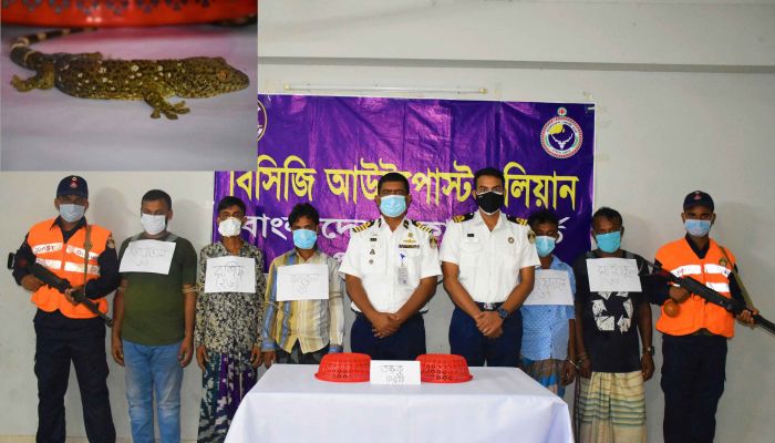 বাগেরহাটে তক্ষকসহ ৫ চোরাকারবারি আটক