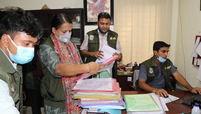 মি. বেকারের বিরুদ্ধে ৮০ কোটির ভ্যাট ফাঁকির মামলা