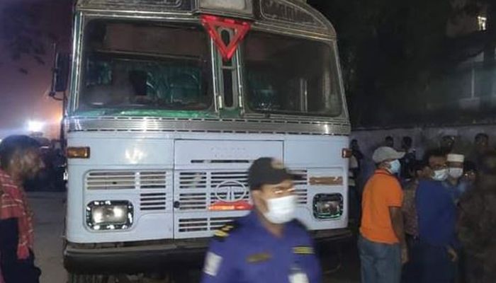 বেনাপোলে মদসহ ভারতীয় পণ্যবাহী ট্রাক আটক