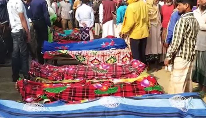 চাঁপাইনবাবগঞ্জে ভটভটি খাদে পড়ে নিহতের সংখ্যা বেড়ে ৯